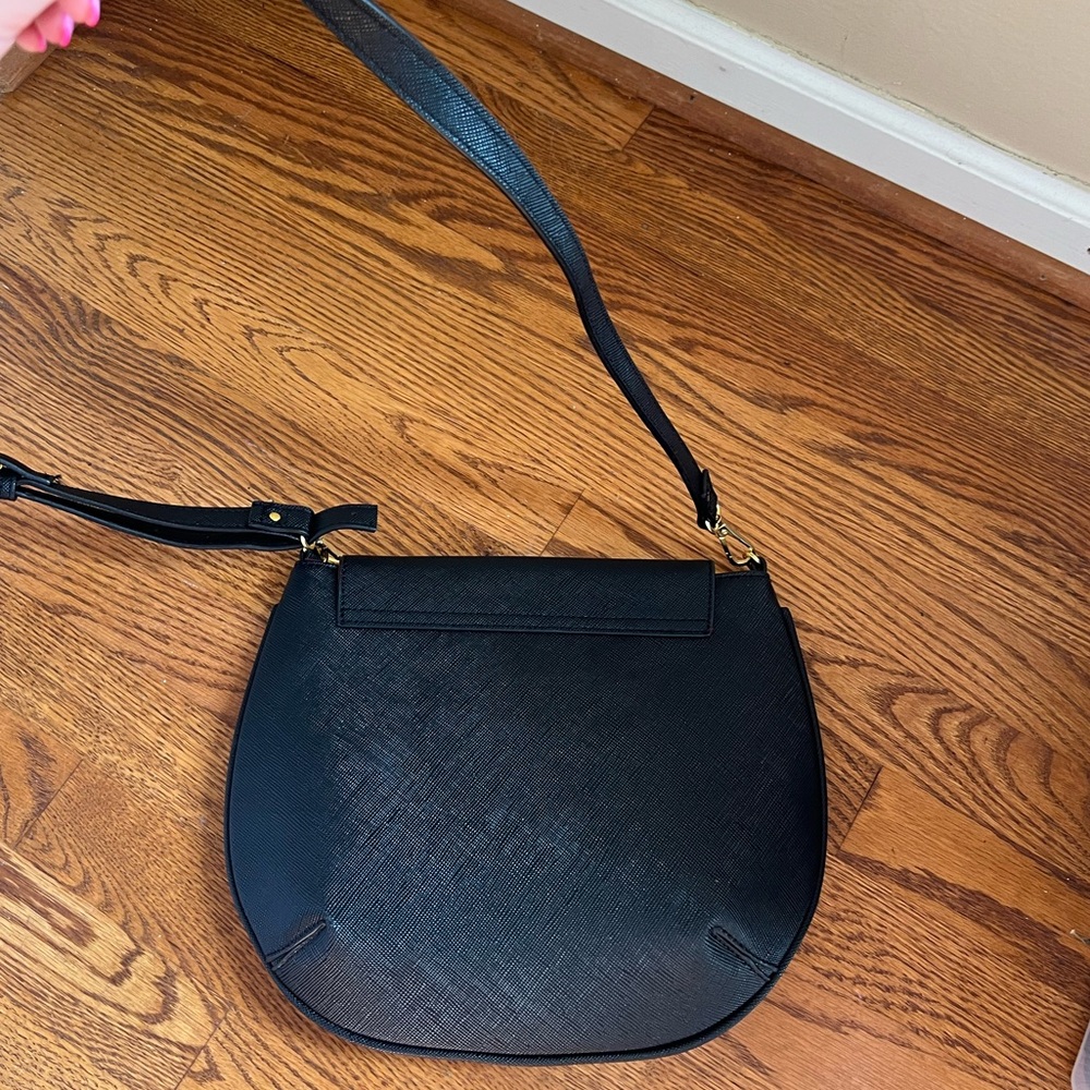 ▪️ADRIENNE VITTADINI: Women’s black crossbody purse w/tassel accent & snap▪️ - Picture 12 of 12